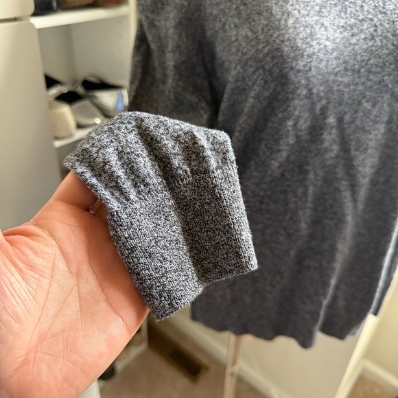 Old Navy Cozy Gray Crew Neck Sweater Sweatshirt Size Large - Picture 2 of 6